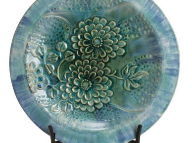 2 Piece Embossed Flower and Dot Design Charger Set with Stand